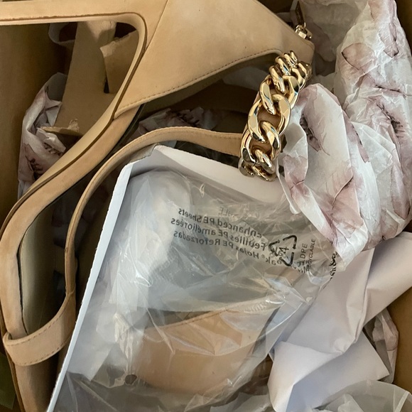 Jessica SimpsonWomen's Omesa T-Strap Chain Dress Sandals - Picture 3 of 5